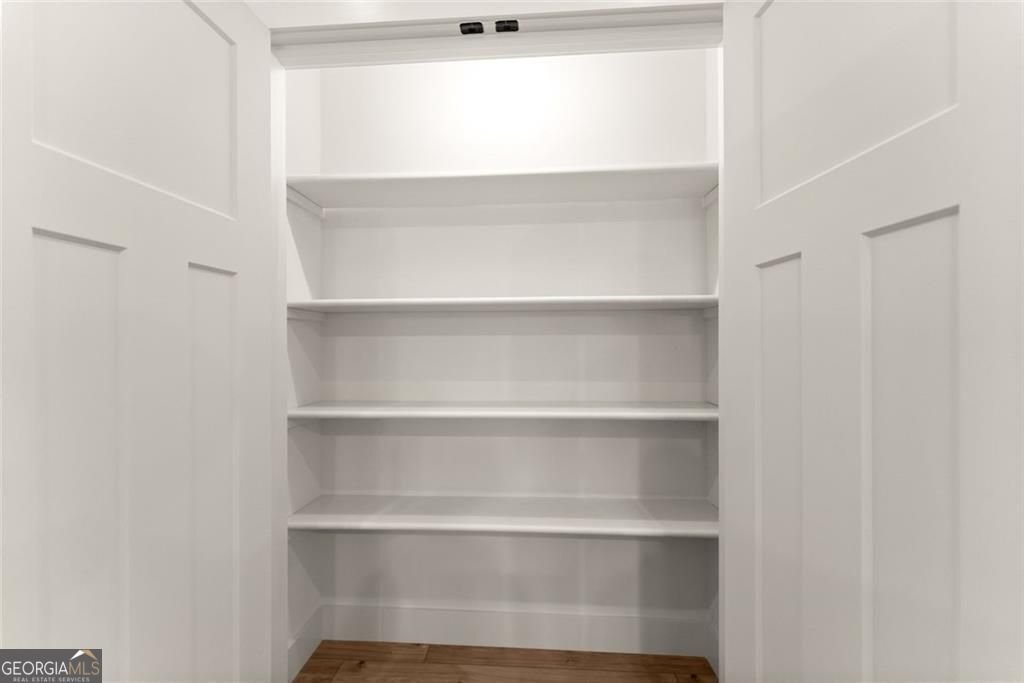 477 Thomason Road Cleveland - 19