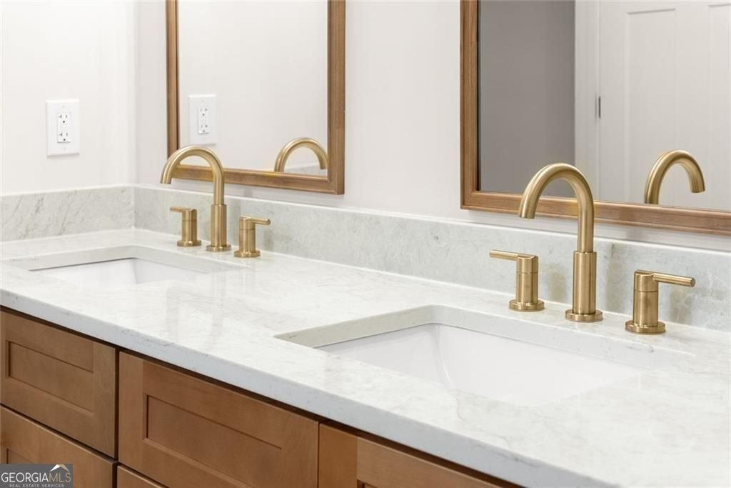 477 Thomason Road Cleveland - 24