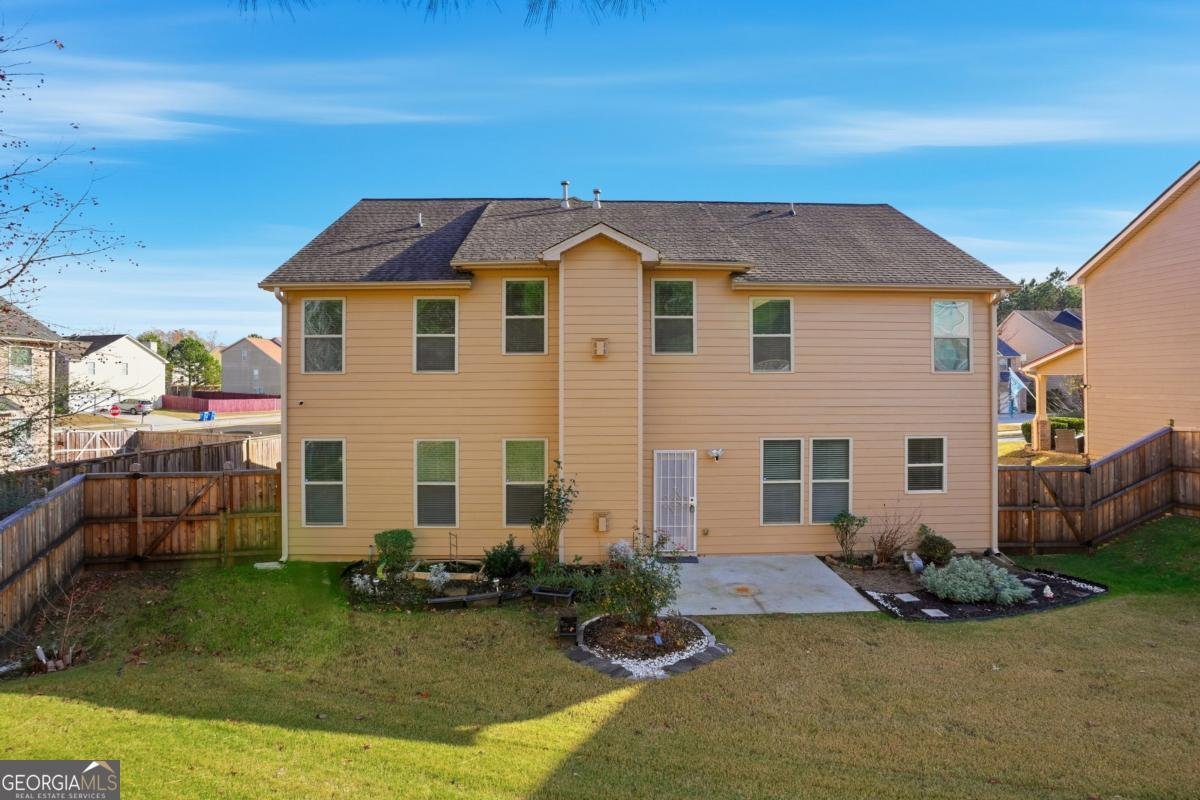 8169 Lochley Drive Fairburn - 29