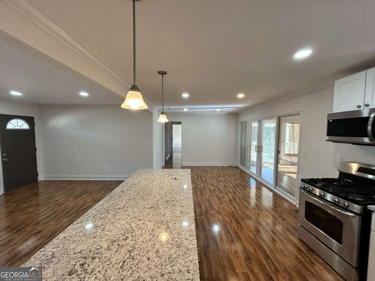 4642 Elmhurst Drive Douglasville - 33