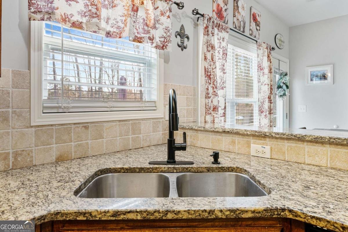 3677 Vine Springs Trace Bethlehem - 13