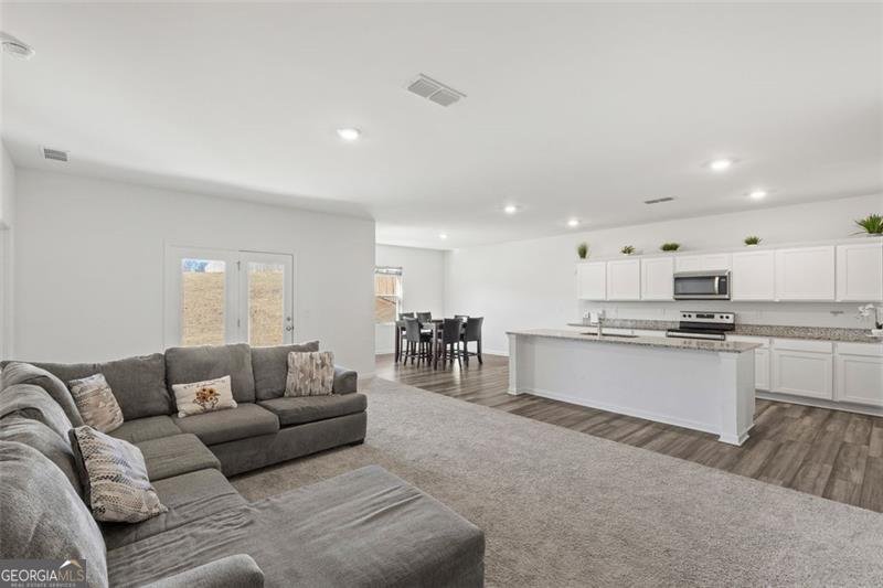 706 BENTWATER Way Hoschton - 4