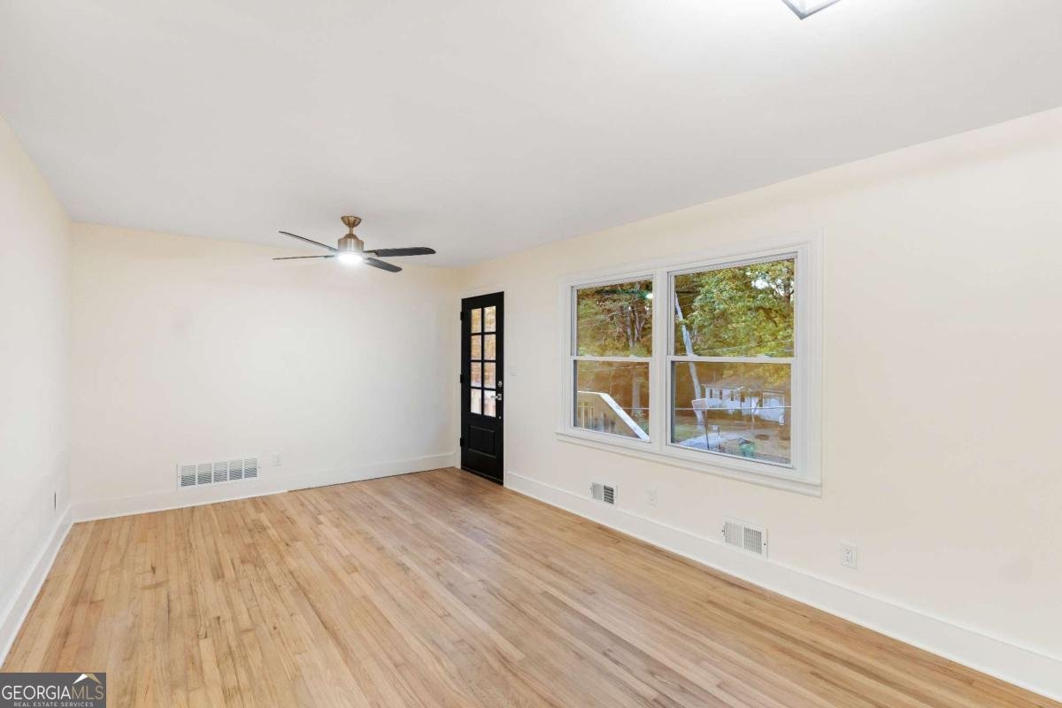 6048 BLACKHAWK Trail Mableton - 6