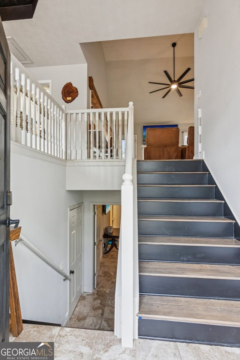 5595 Vaughn Road Woodstock - 6