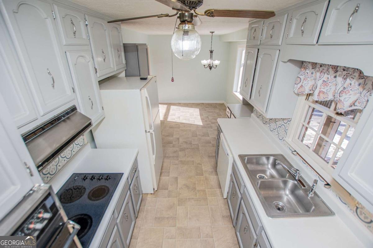 5781 Macedin Drive Douglasville - 22