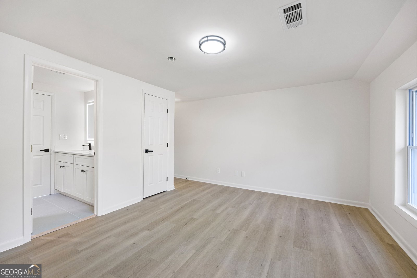 150 POND Court Roswell - 32