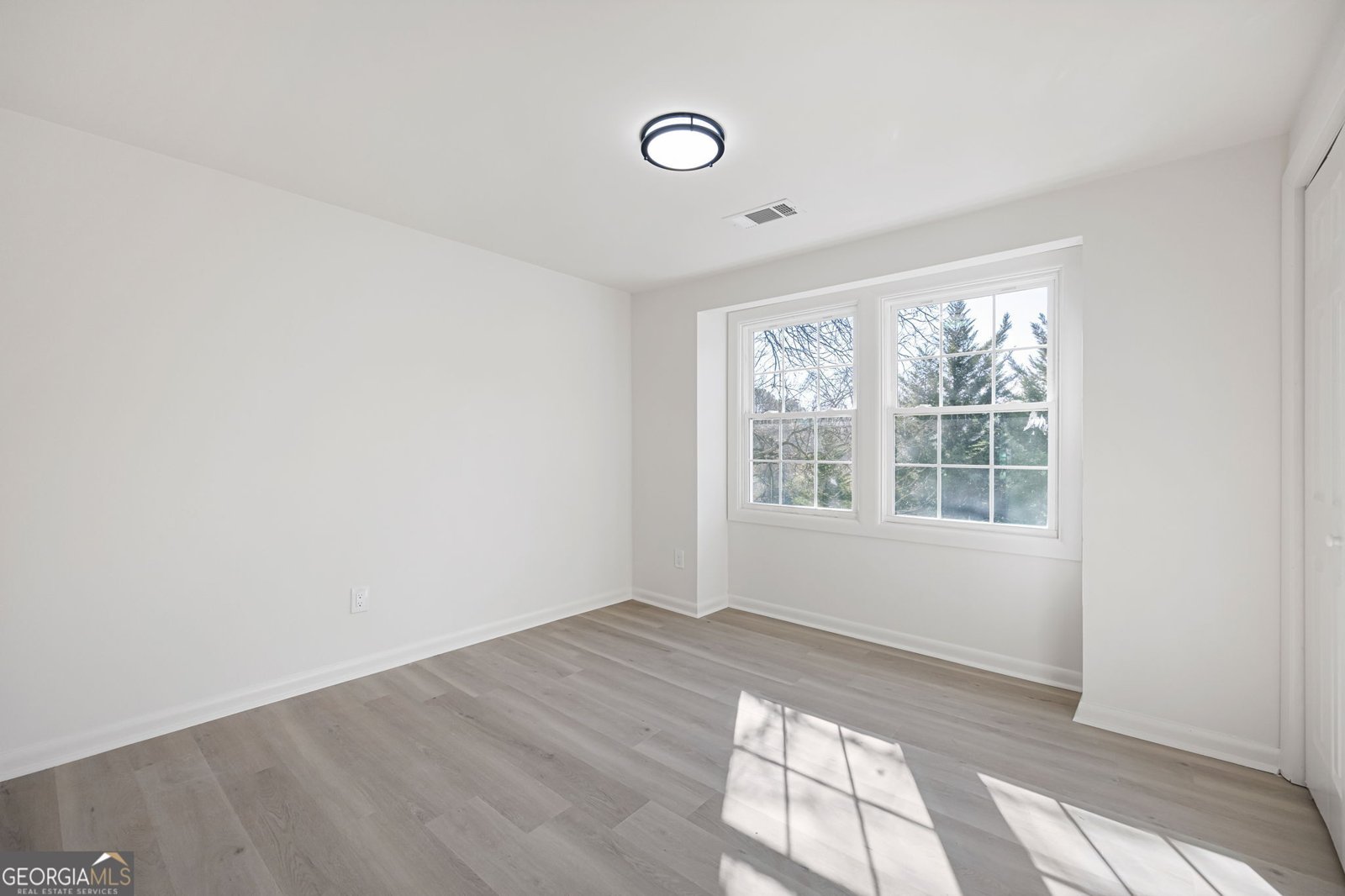 150 POND Court Roswell - 36