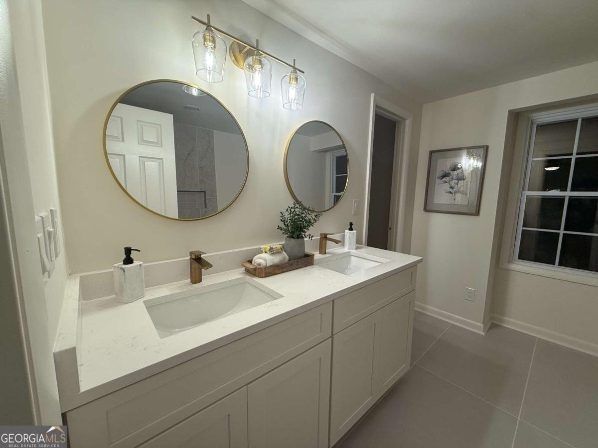 150 POND Court Roswell - 4