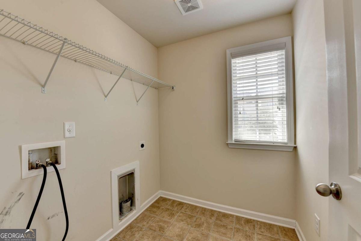 3945 MEDLEY Way Cumming - 32