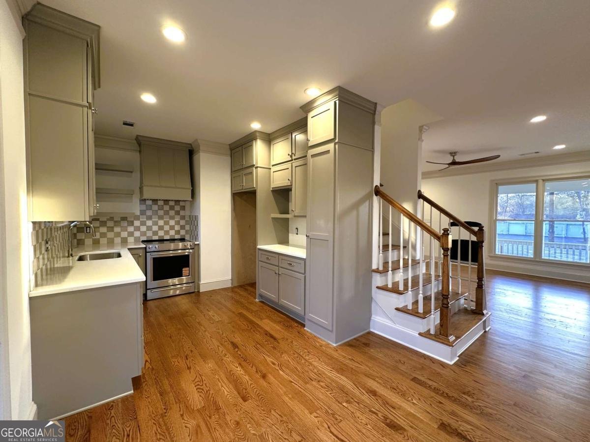 947 Chase Street Athens - 10