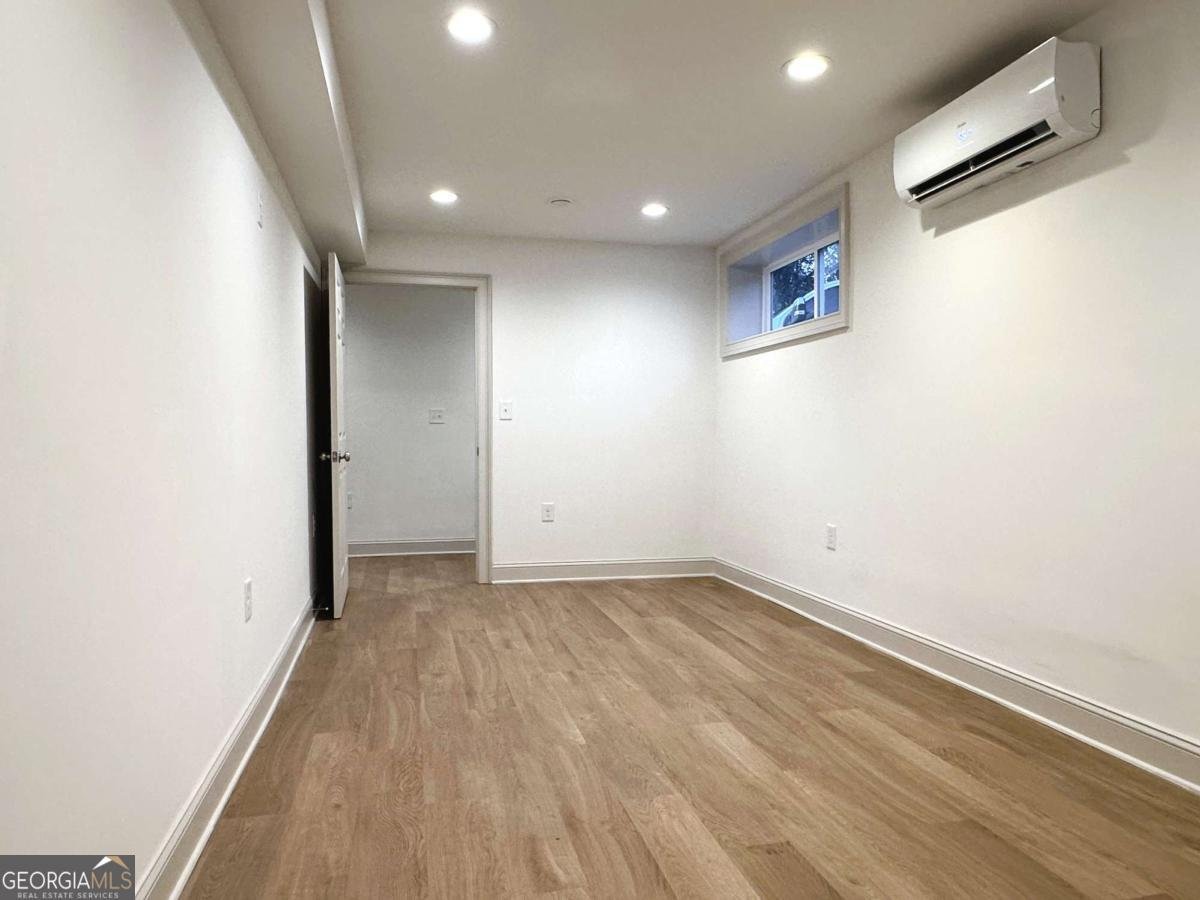 947 Chase Street Athens - 32