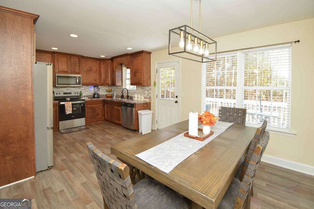 5614 Hawthorn Drive Gillsville - 11