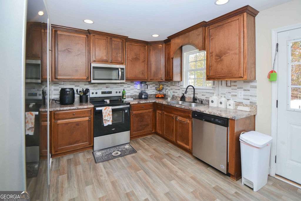 5614 Hawthorn Drive Gillsville - 14