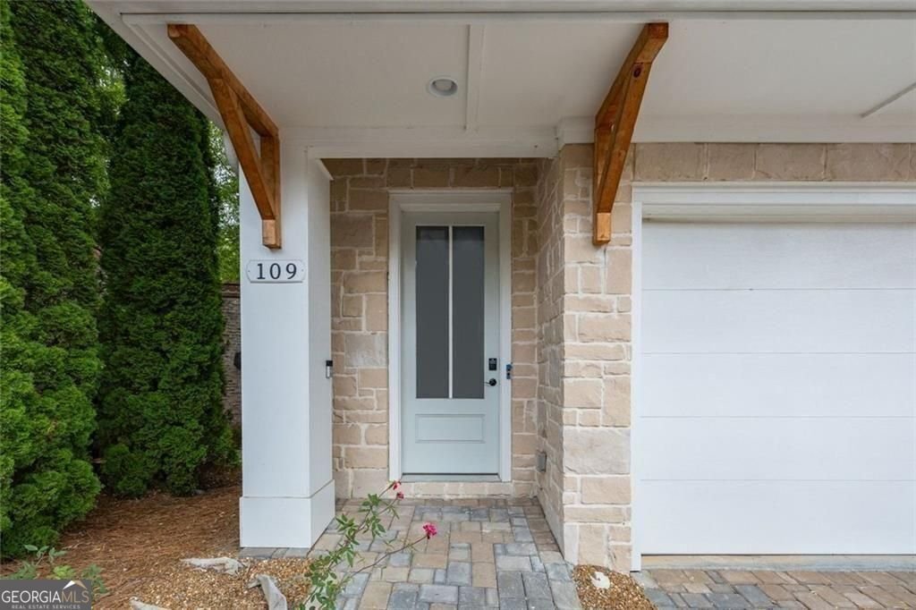 109 Village Green Avenue Woodstock - 3