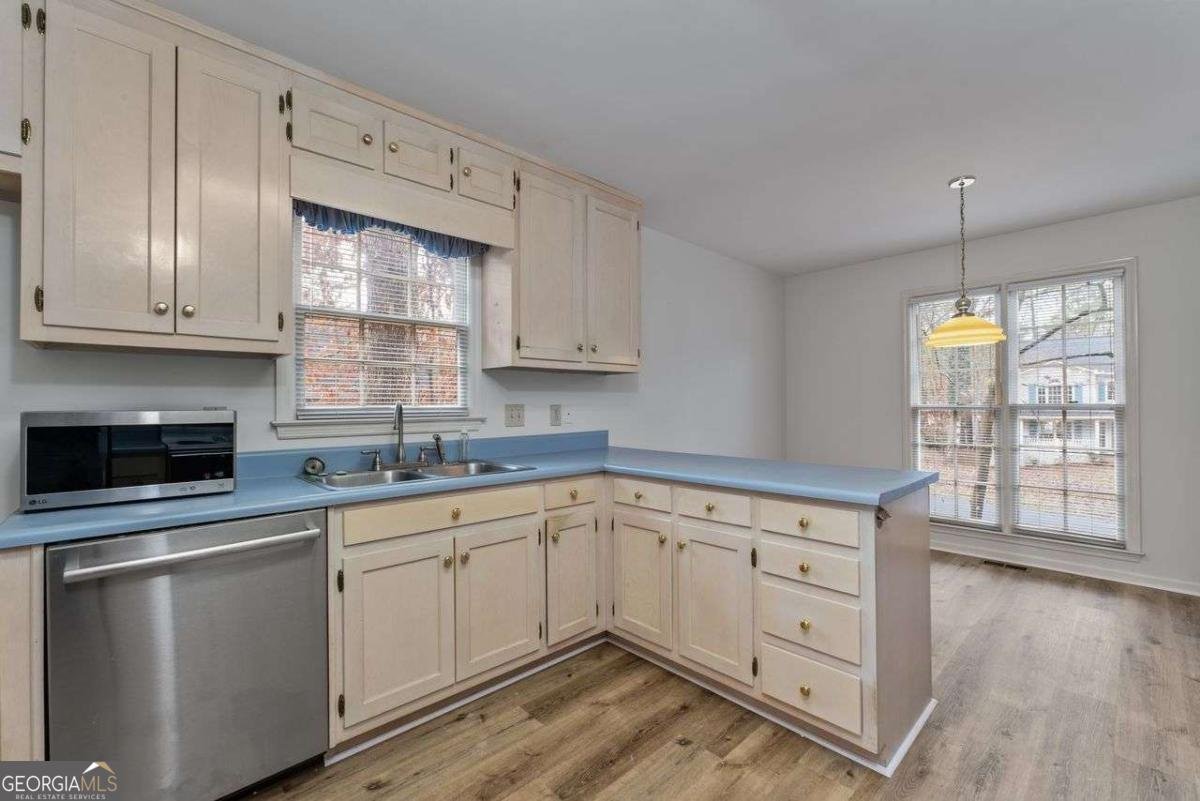 1310 Cobblestone Lane Woodstock - 18