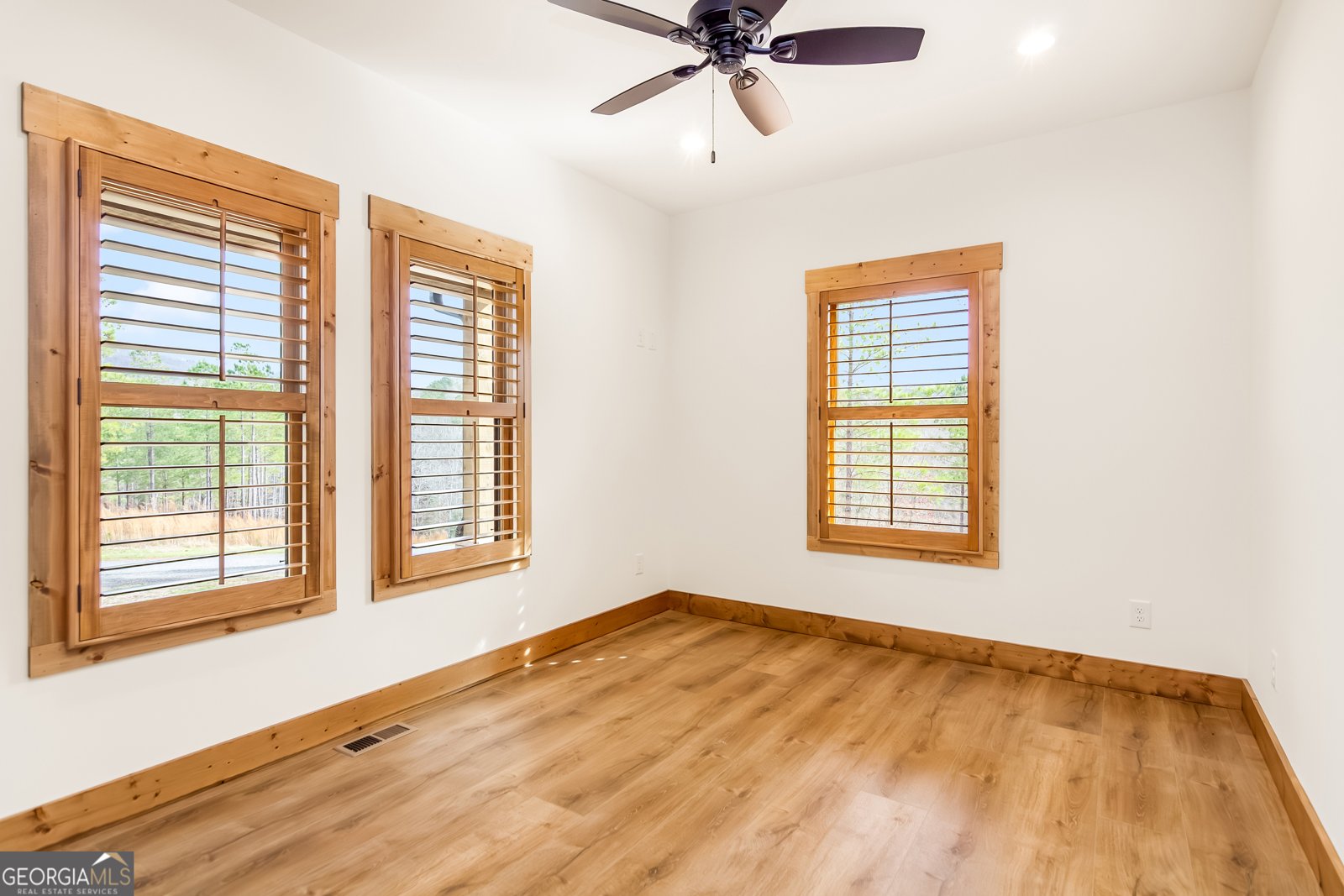 2468 Twisted Oak Road Talking Rock - 32