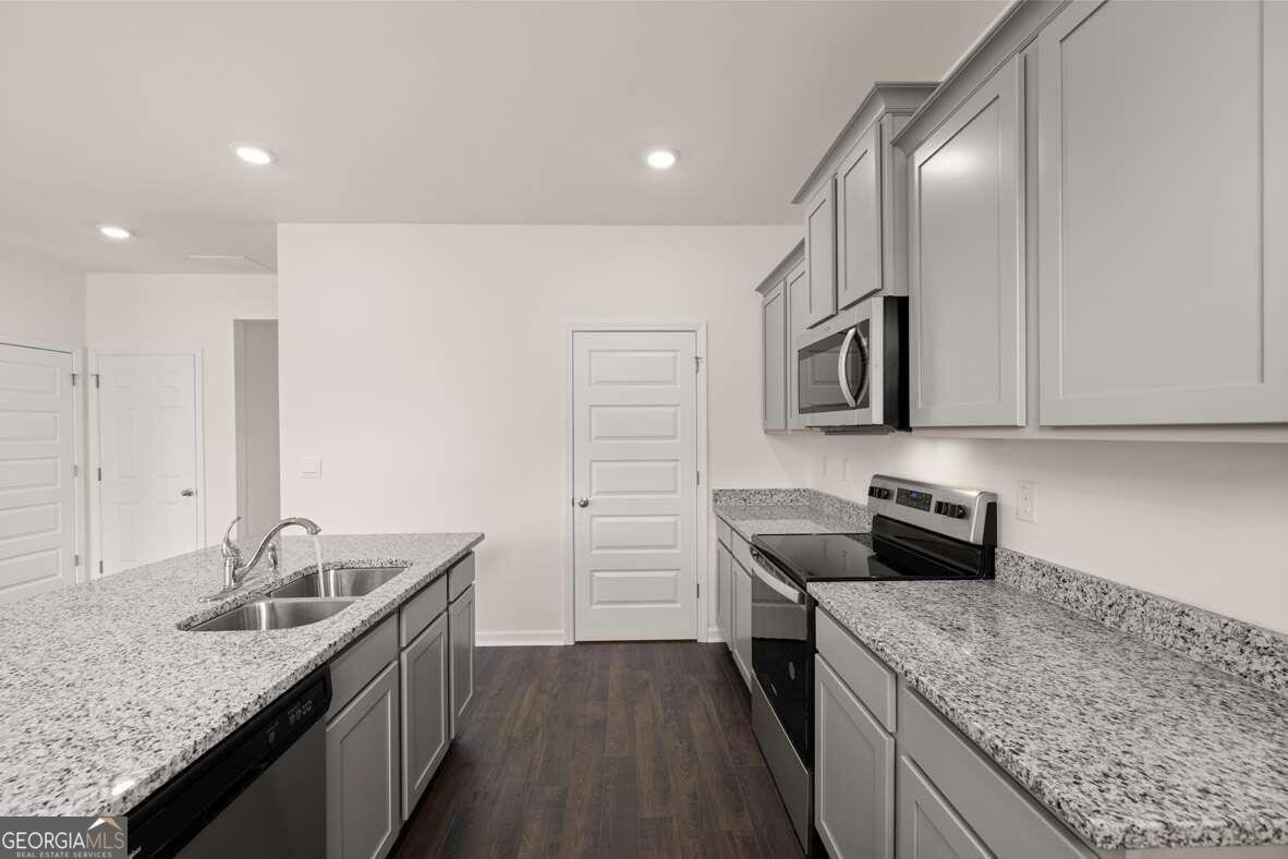 186 Aster Avenue Locust Grove - 11