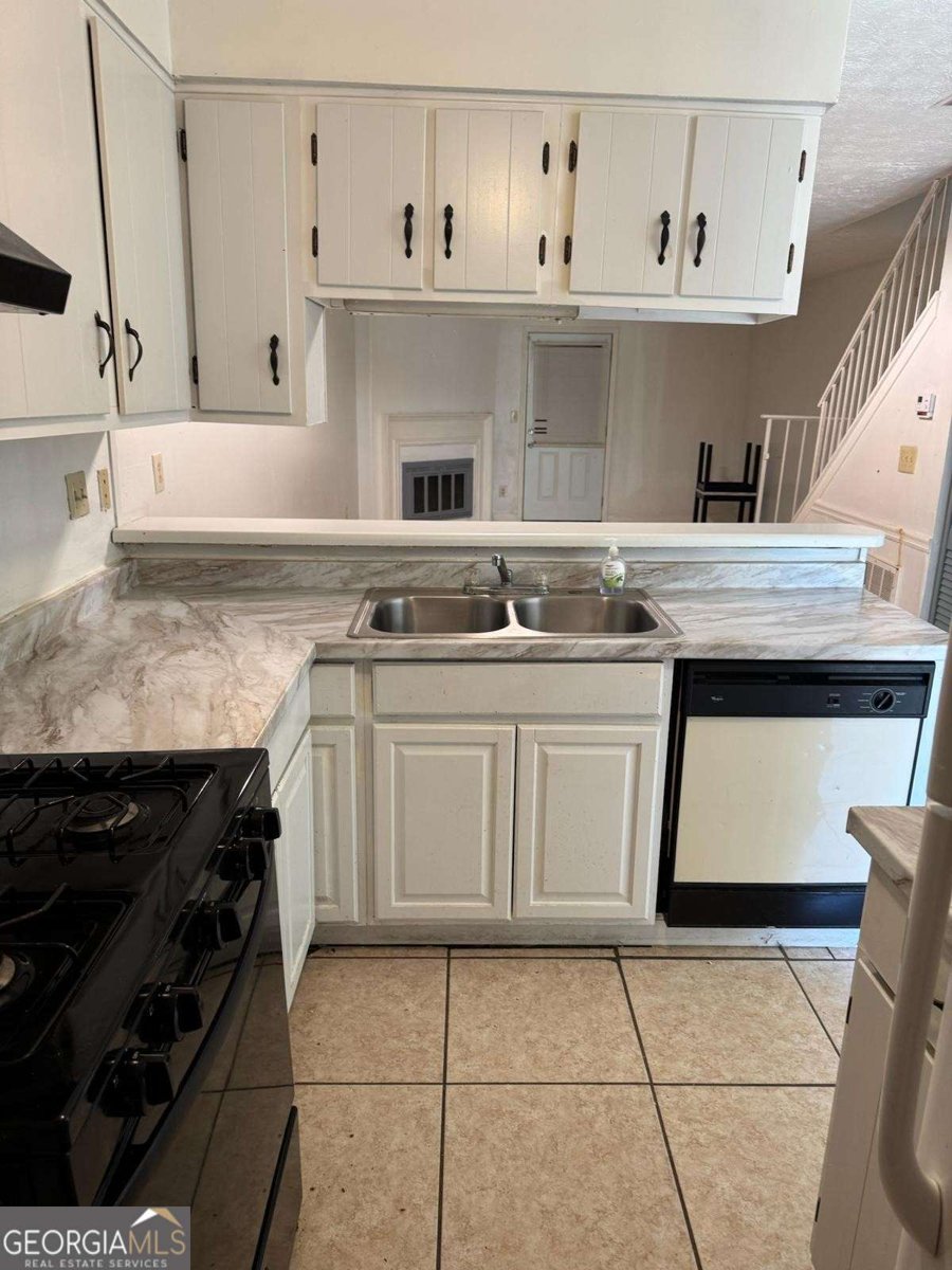 535 Prince Of Wales Stone Mountain - 9