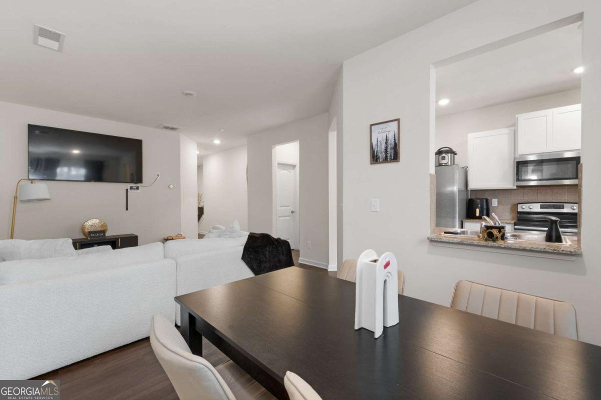 5656 UNION POINTE Drive Union City - 12