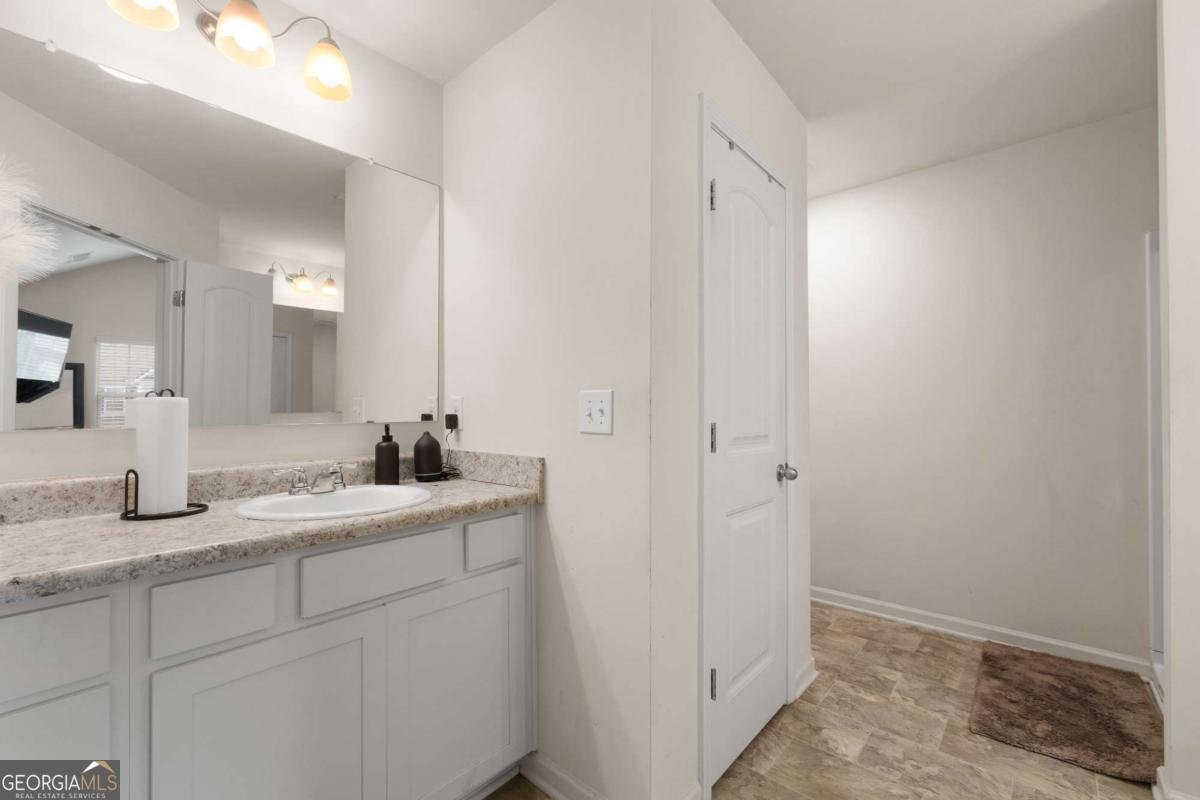 5656 UNION POINTE Drive Union City - 25