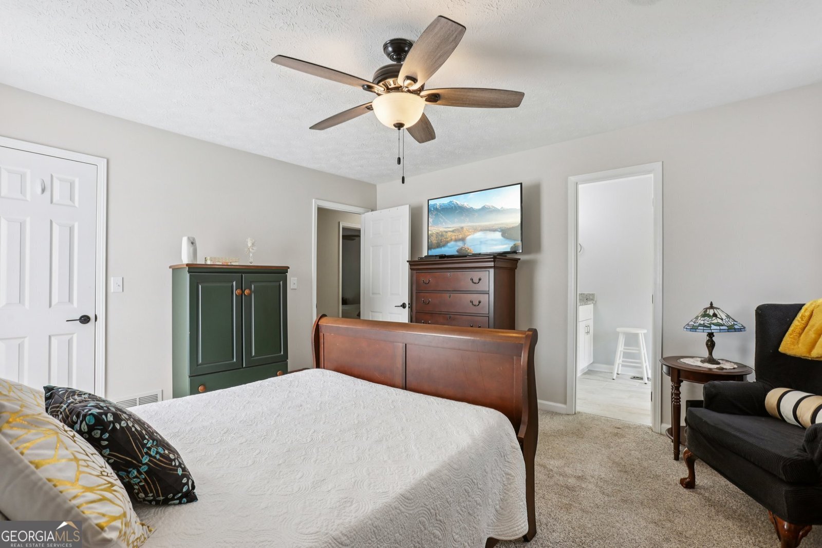 9725 Kings Road Gainesville - 27