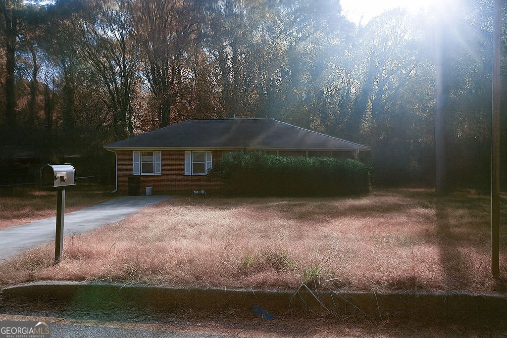 1394 Oakview Circle Forest Park - main photo