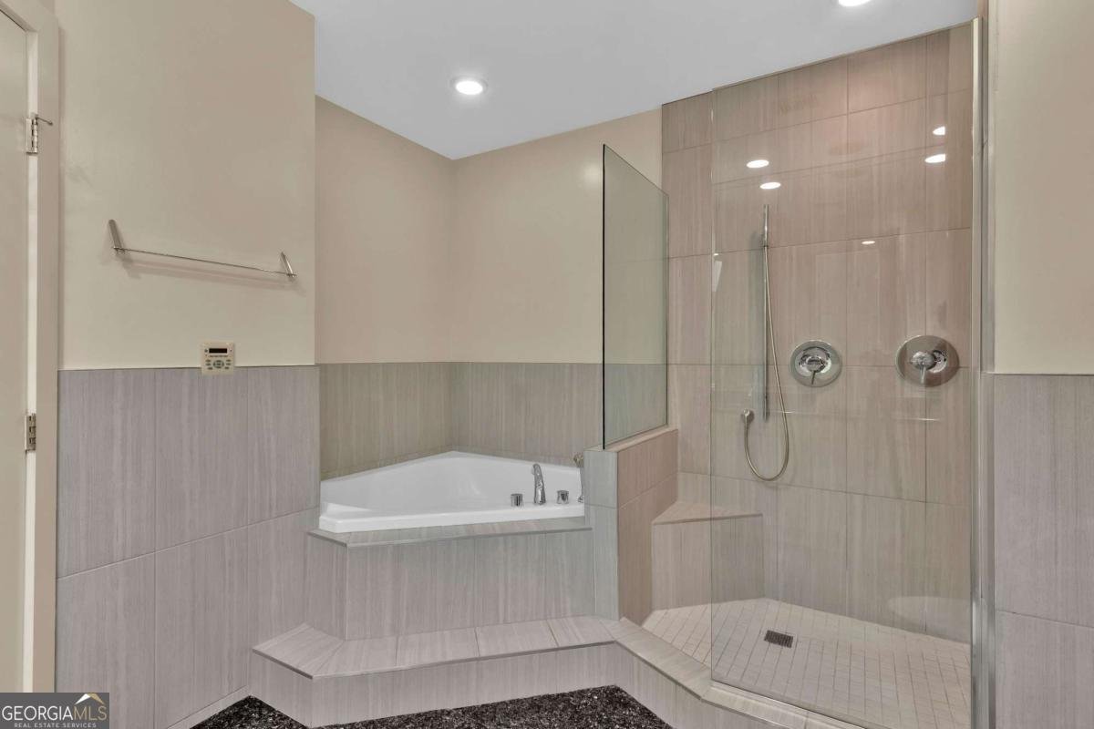 2828 Peachtree Road Atlanta - 18