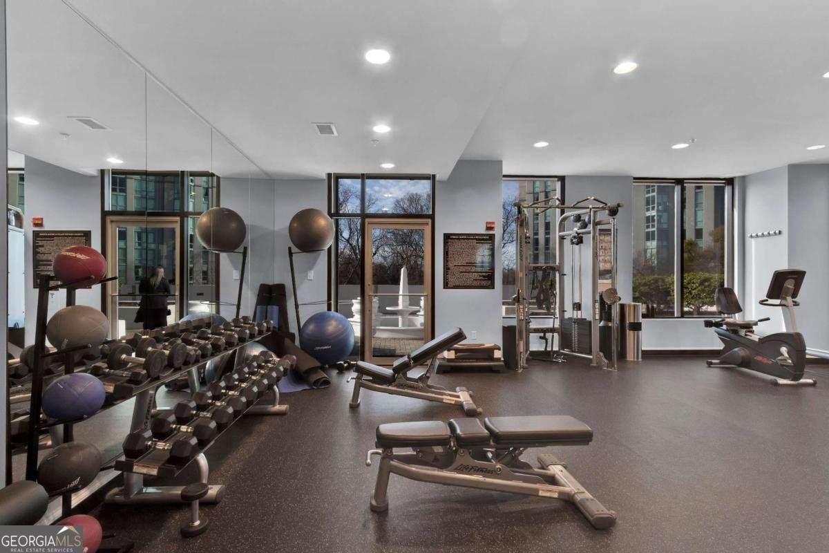 2828 Peachtree Road Atlanta - 27