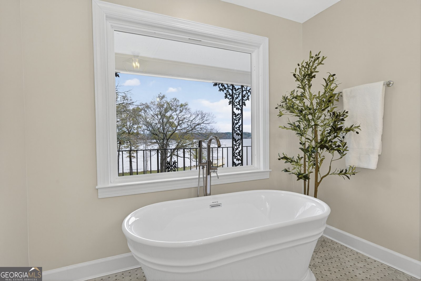 8294 Shelley Trail Macon - 43