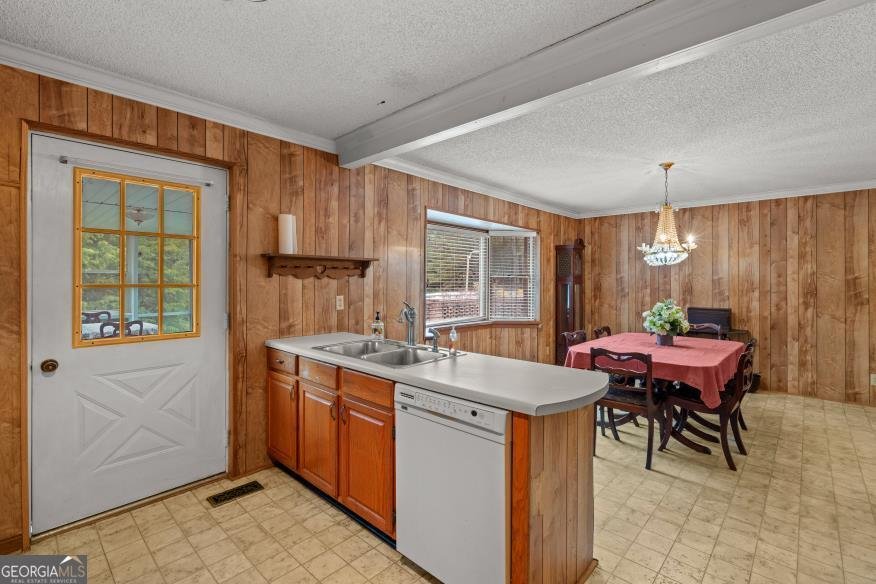 1030 100 Highway Bowdon - 11