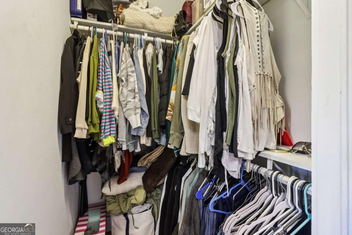 6150 Oak Grove Circle Cumming - 32