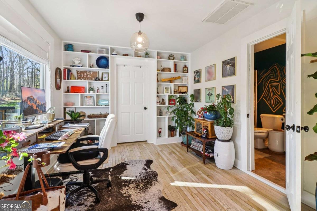 6150 Oak Grove Circle Cumming - 33