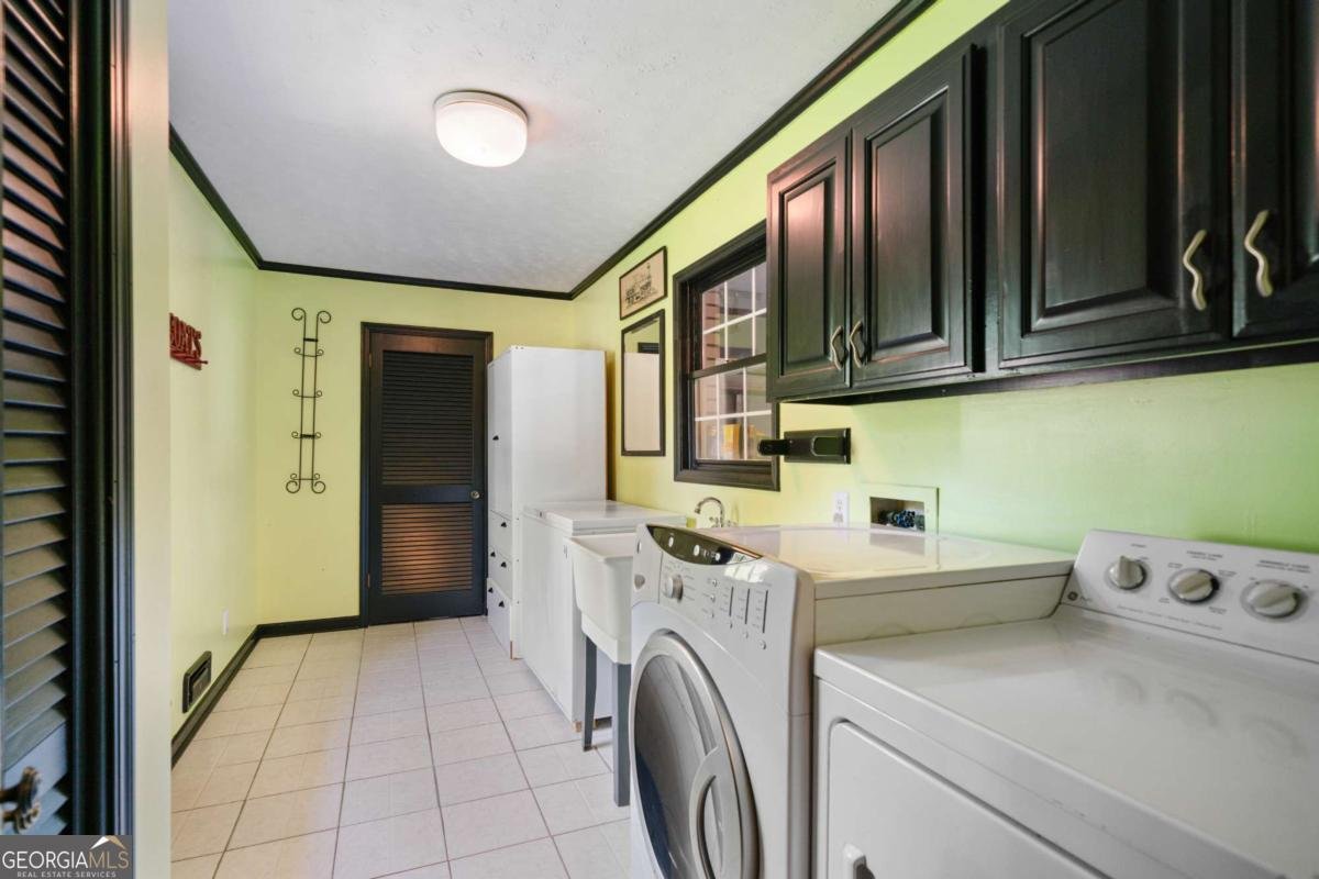 400 Simpson Road White - 13