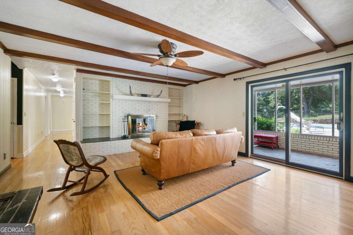 400 Simpson Road White - 16