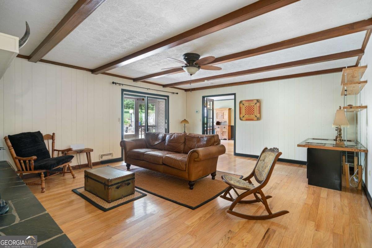 400 Simpson Road White - 17