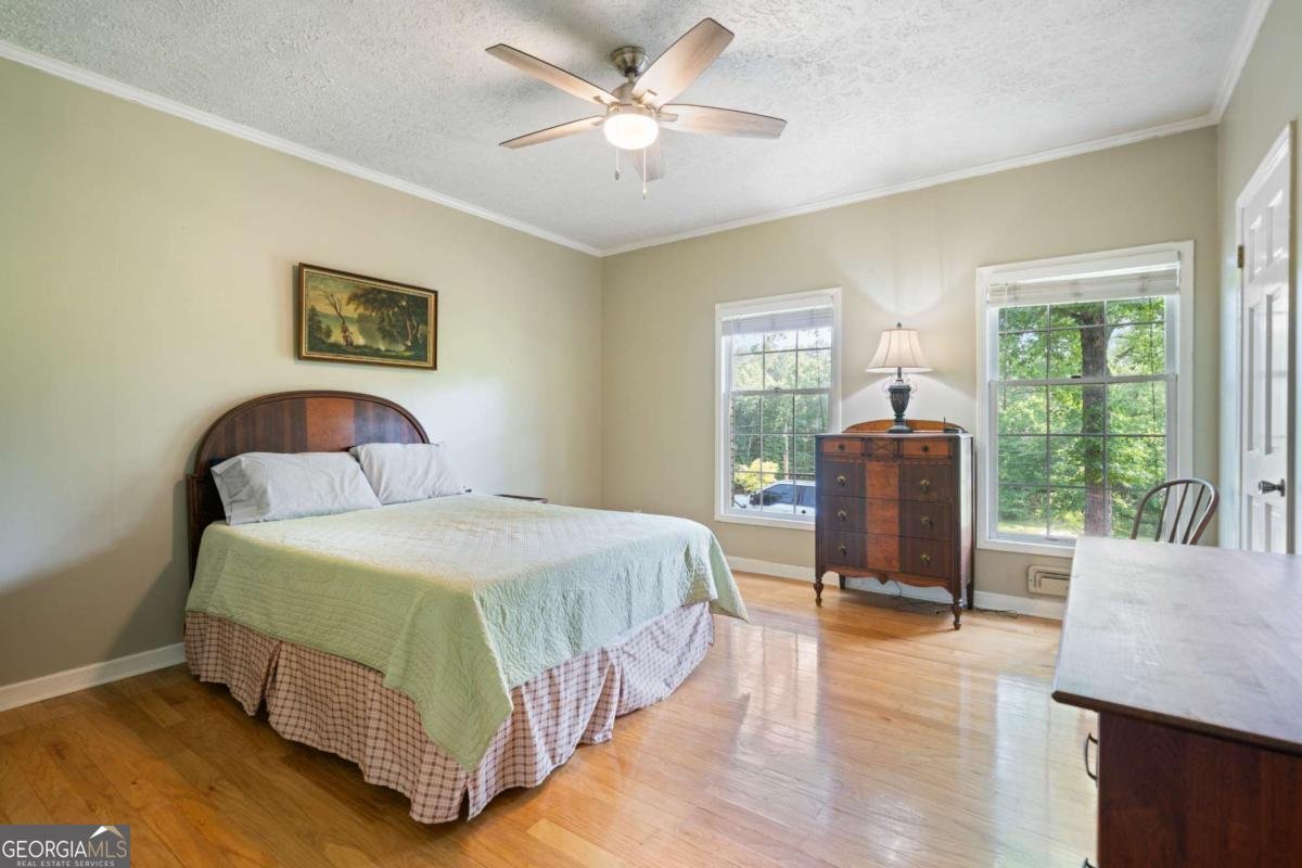 400 Simpson Road White - 19