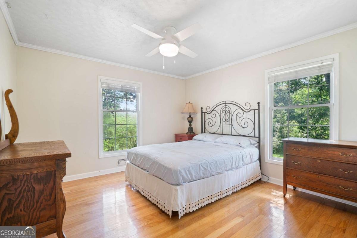 400 Simpson Road White - 20