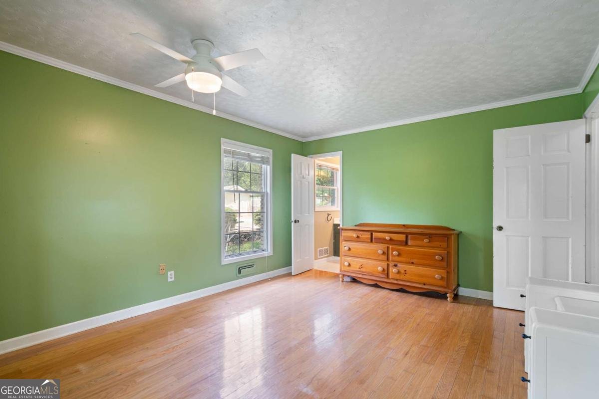 400 Simpson Road White - 22