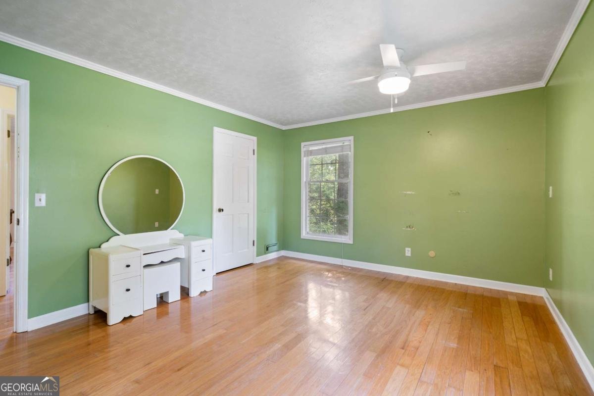 400 Simpson Road White - 23