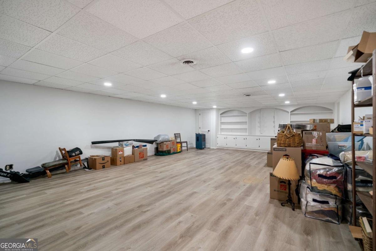 400 Simpson Road White - 26