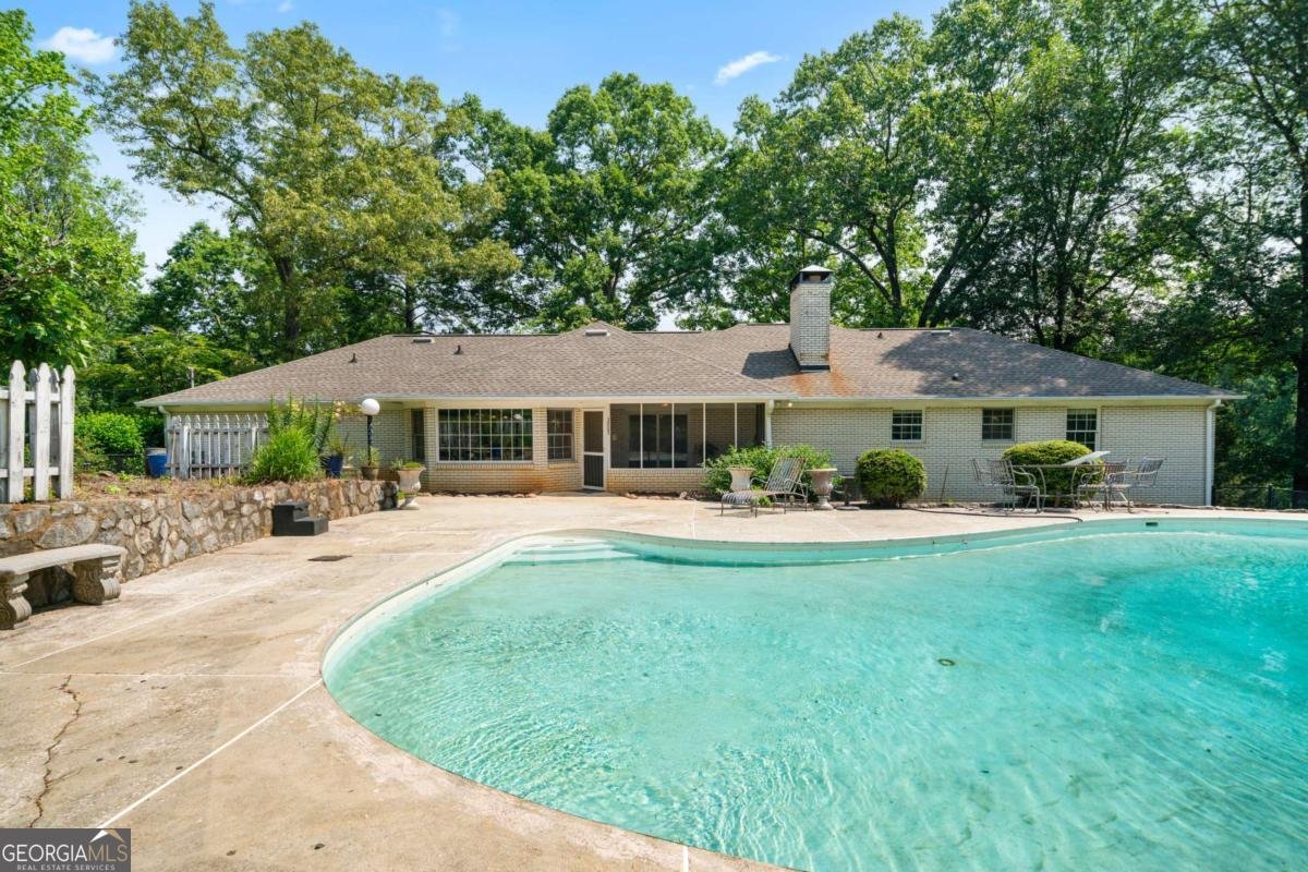 400 Simpson Road White - 34