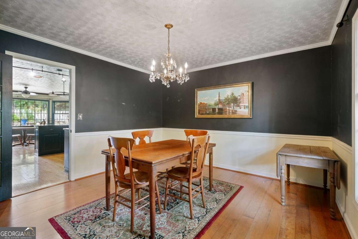 400 Simpson Road White - 5