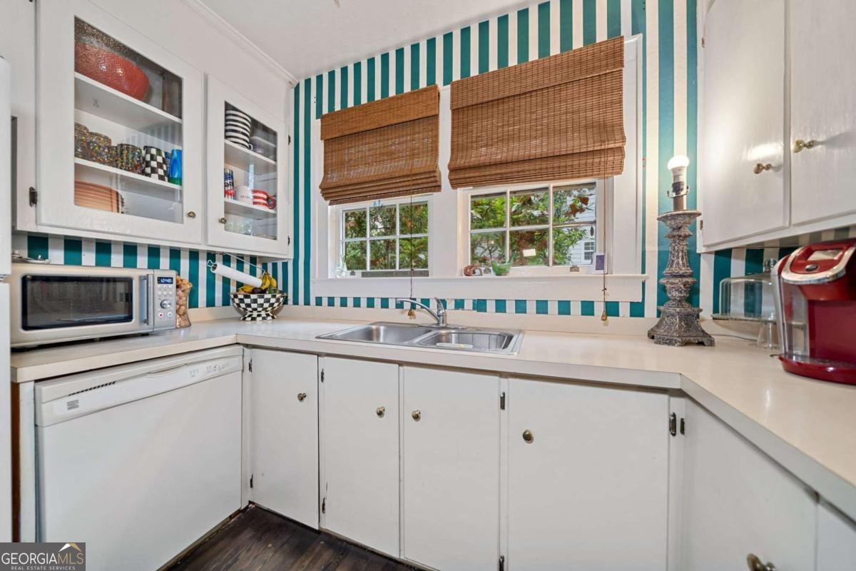 1047 LANIER Avenue Gainesville - 24