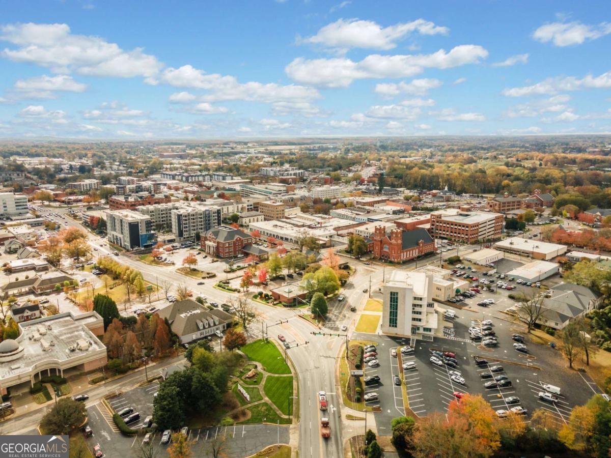 1047 LANIER Avenue Gainesville - 38