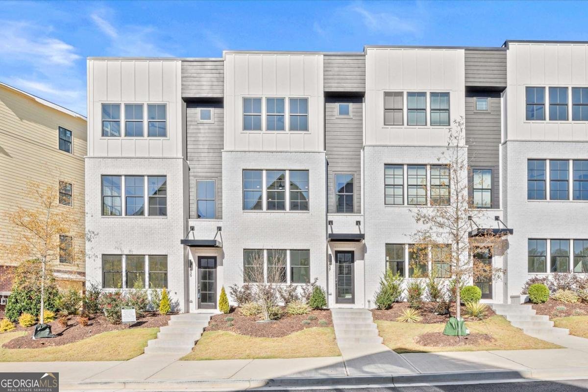 437 Mezzo Lane Alpharetta - main photo