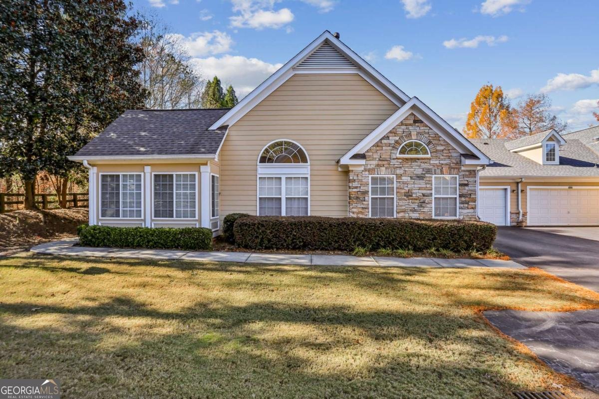 2906 Village Lane Roswell - main photo