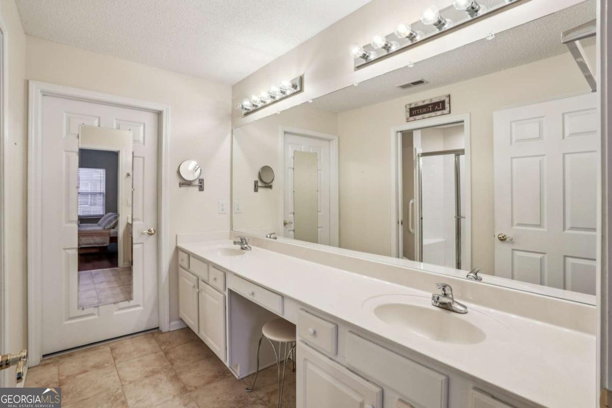 2906 Village Lane Roswell - 18