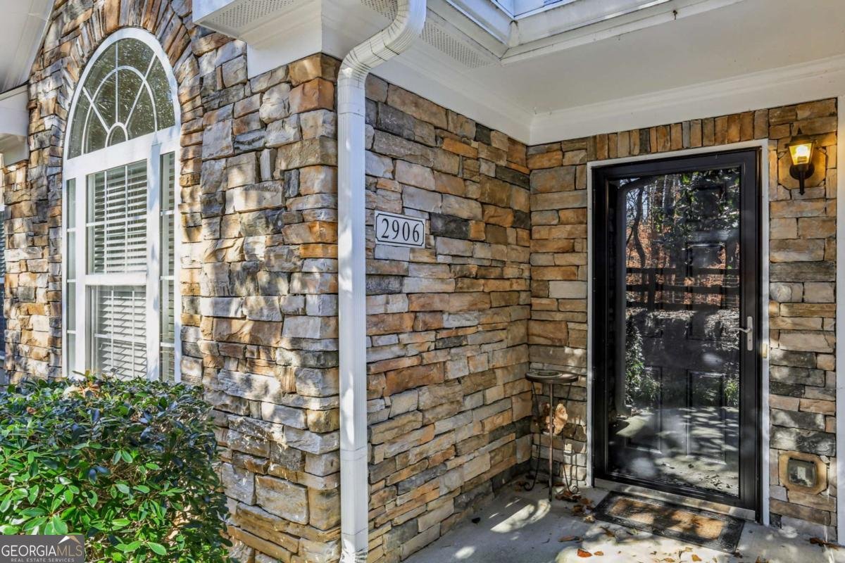 2906 Village Lane Roswell - 2