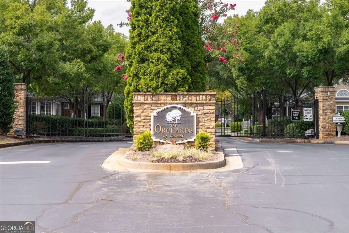 2906 Village Lane Roswell - 35