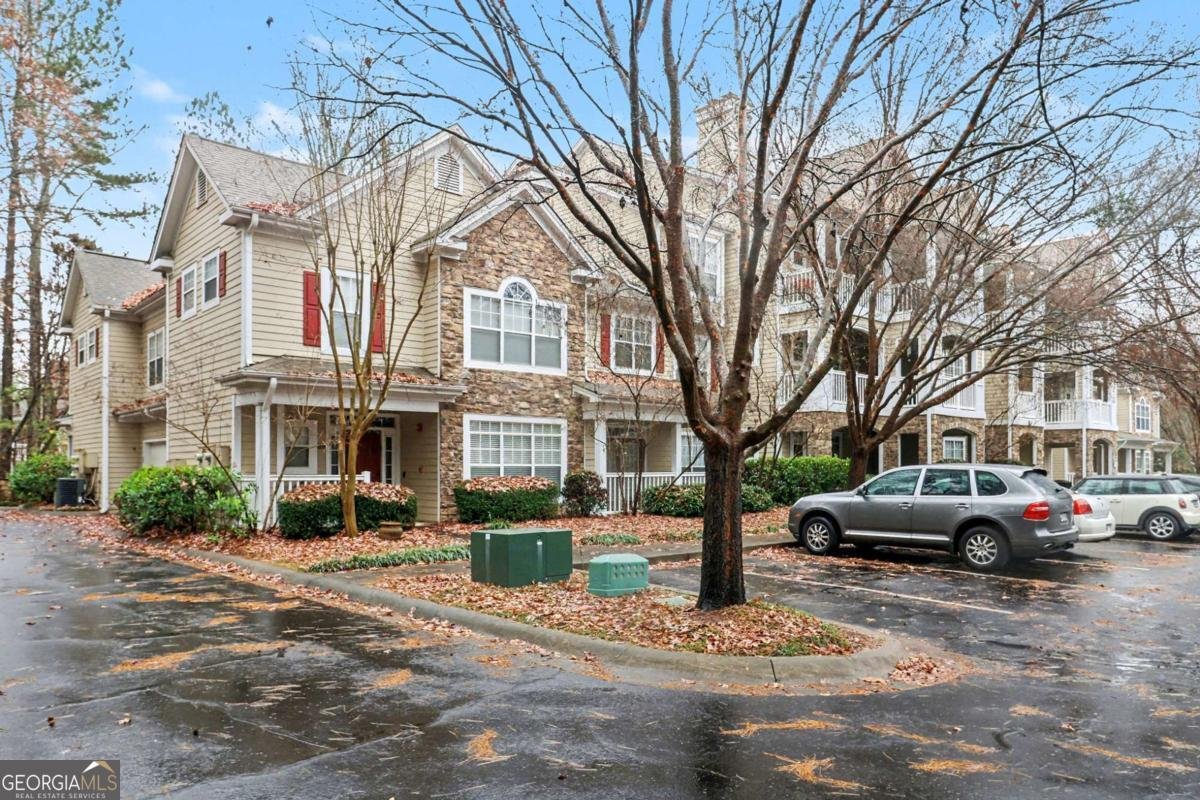 933 Sandringham Drive Alpharetta - main photo